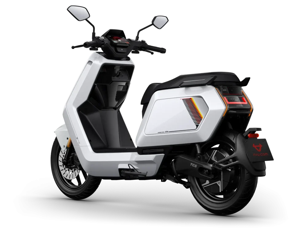 NIU NQiX 150 elektrische scooter achter zijaanzicht wit