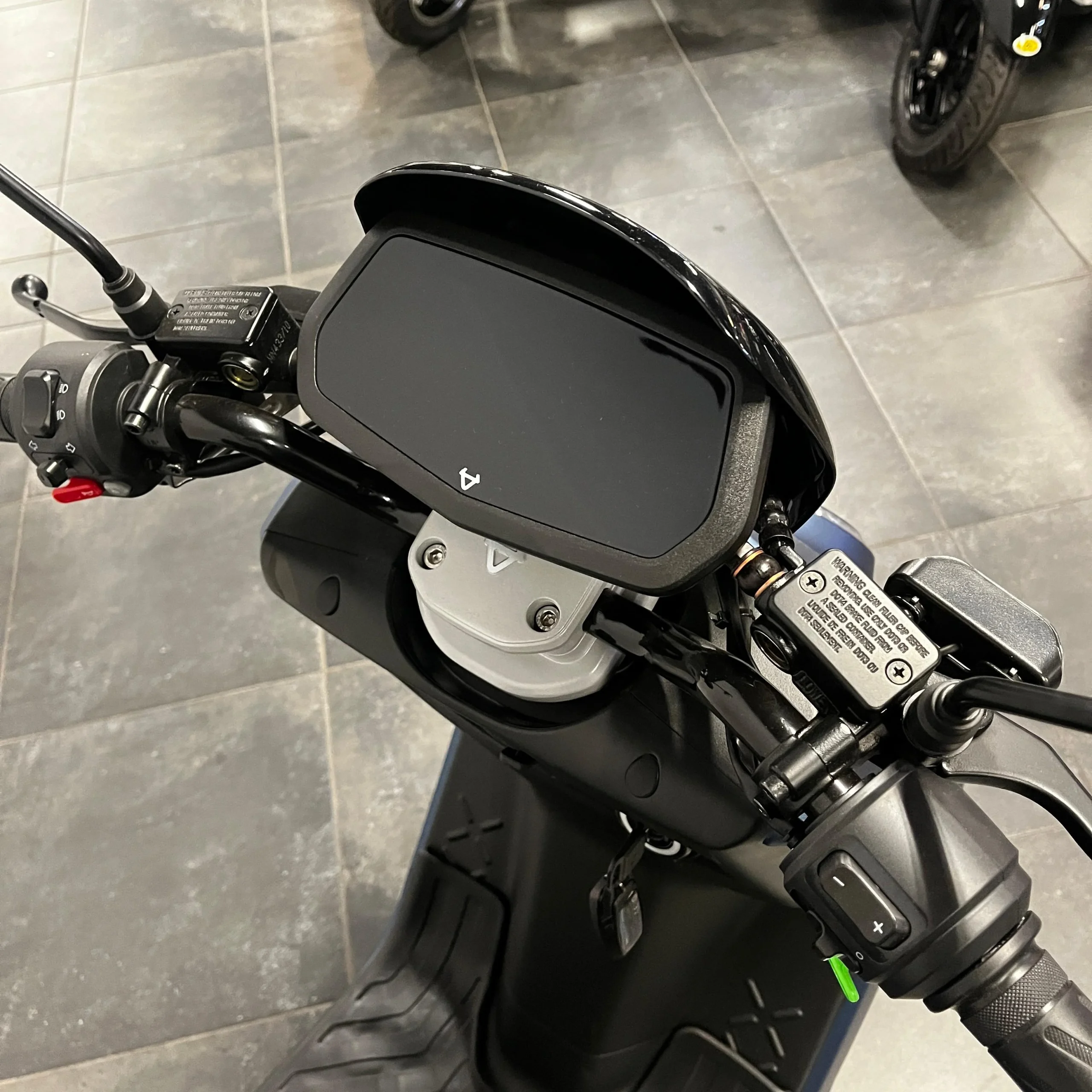 NIU NQi1s SE 25KM met zware accu (voorraad-deal) - Afbeelding 5