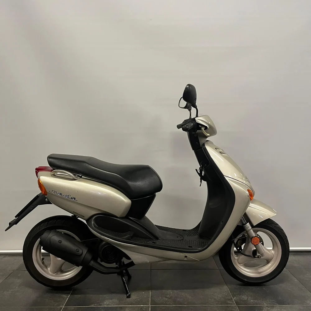 Alternative view of Yamaha Neo's 2-takt 25KM