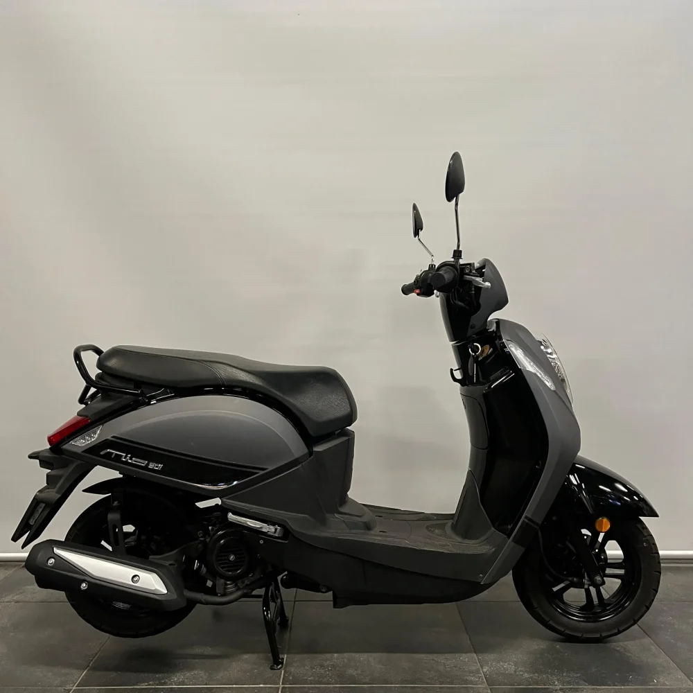 Alternative view of Sym Mio 50i