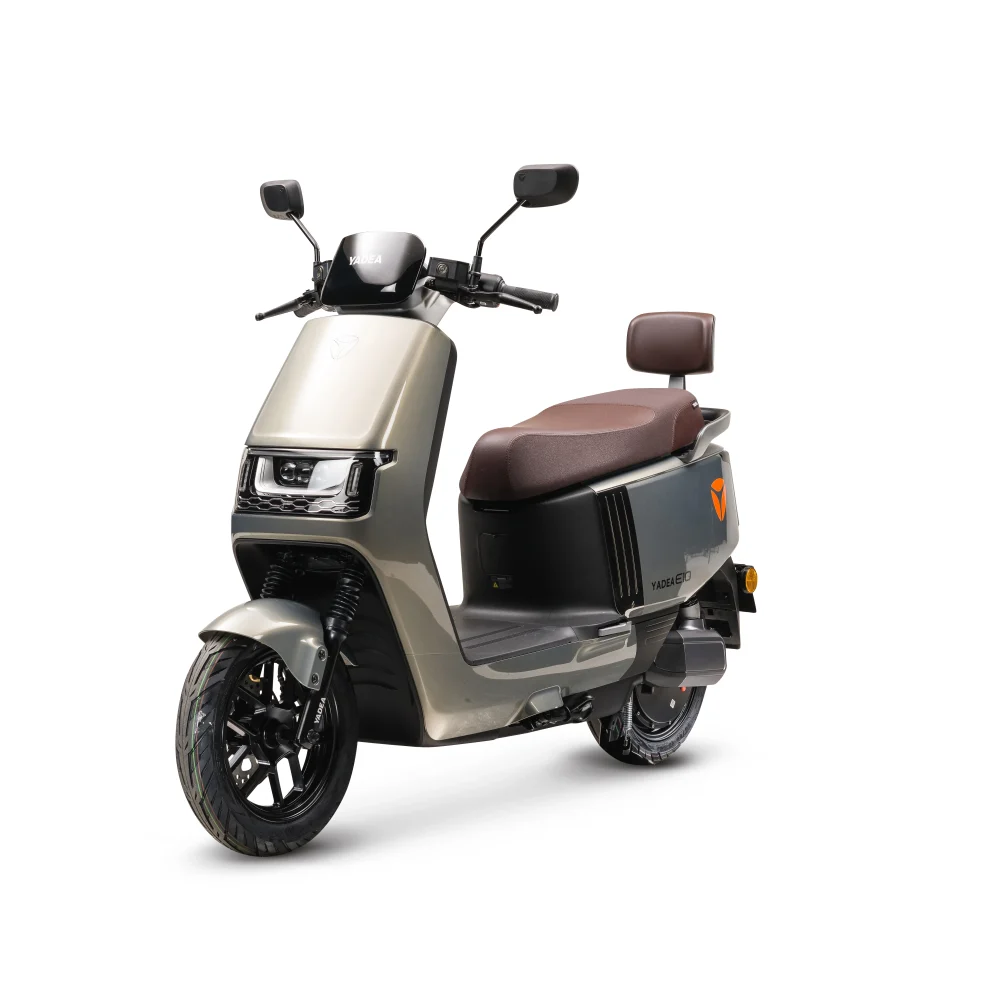 Yadea E10 elektrische bromscooter in grijs bruin