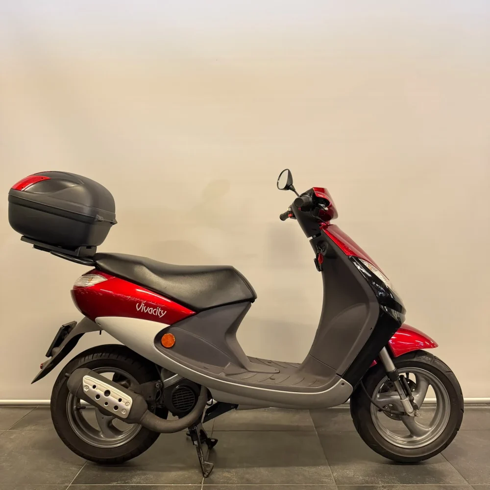 Alternative view of Peugeot Vivacity 2-takt occasion 2005 | 10.999 km | Met topkoffer
